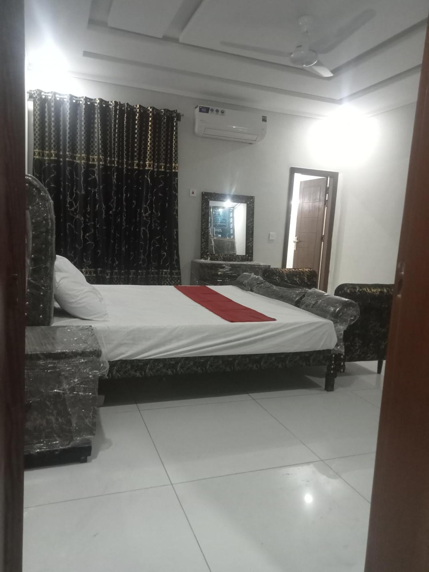 Ryazm Guest House Rawalpindi Ngoại thất bức ảnh